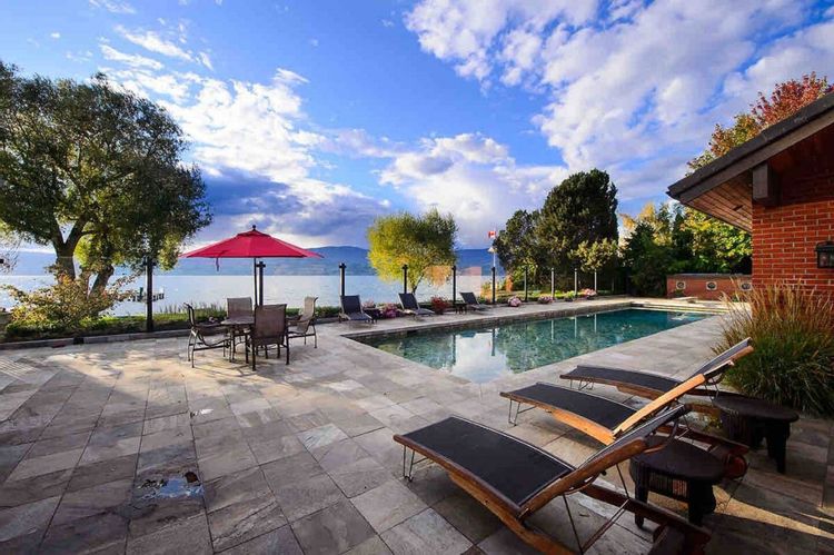 Managing Foreign Currency for Business: How Okanagan hospitality business RestNest rentals saves more when managing USD to CAD exchange